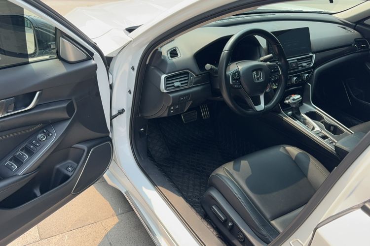 Used Honda Accord 2022 260TURBO Phantom Night · Prestige Edition Driver Seat