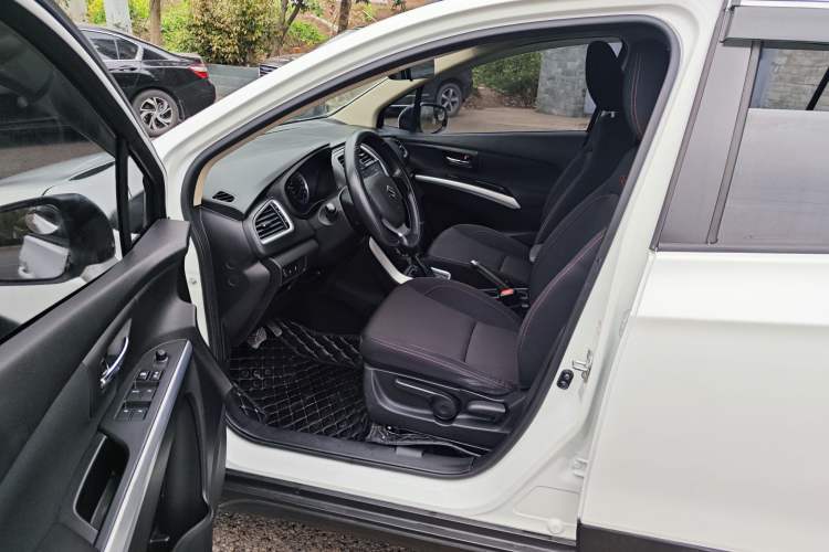 Used Suzuki S-Cross 2015 1.6L CVT Two-Wheel Drive Entry-Level Trim