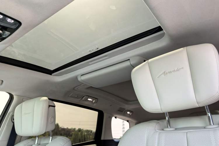 Used Buick Century 2025 2.0T Six-Seater YinShi Edition Interior 8