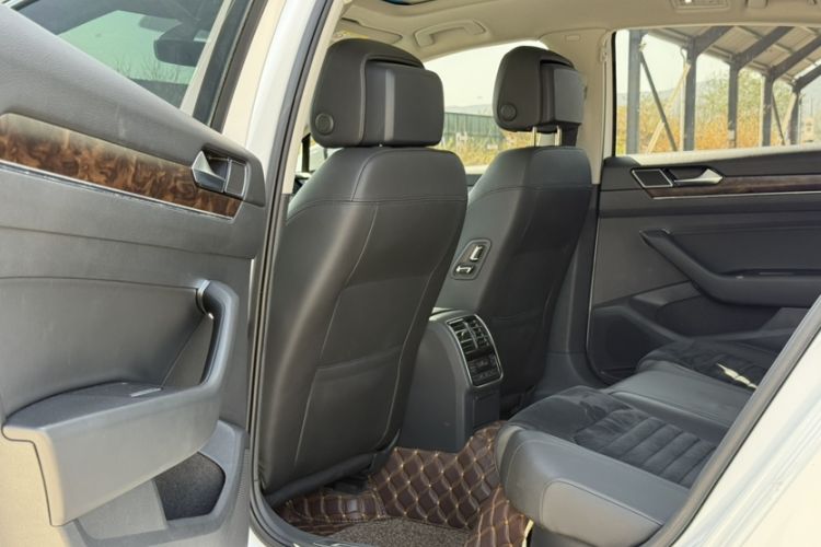 Used Volkswagen Magotan 2018 330TSI DSG Luxury Model Interior 1