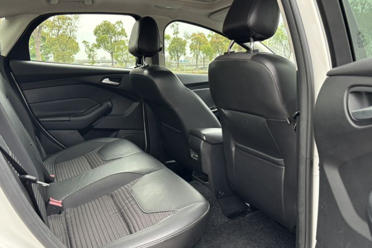 Used Ford Focus 2015 Sedan 1.6L Automatic Trend Model Interior 4