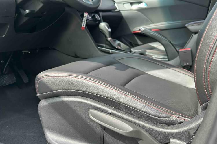 Used Chevrolet Monza 2020 Light Hybrid RS 330T Automatic Comfort Edition Interior 2