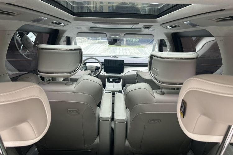 Used Volvo EM90 2025 Ultra Six-Seater