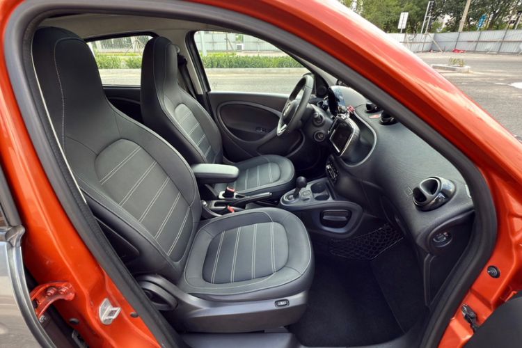 Used smart forfour 2016 0.9T 66 kW Pioneer Edition