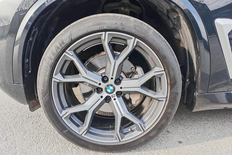 Used BMW X5 2023 xDrive 30Li Luxury M Sport Package
