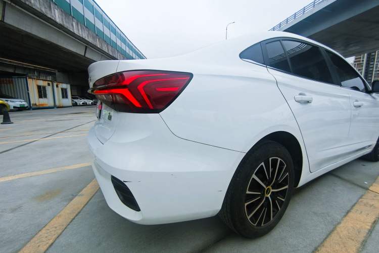 Used Roewe i5 2021 1.5L Manual Diamond Edition