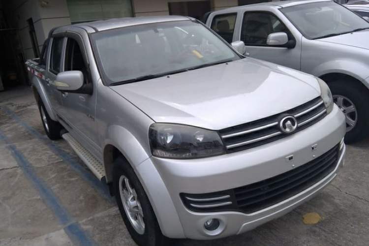 Used Great Wall Wingle 5 2013 2.0T European Version Two-Wheel Drive Elite Edition 6MT Big Double Cab GW4D20B
