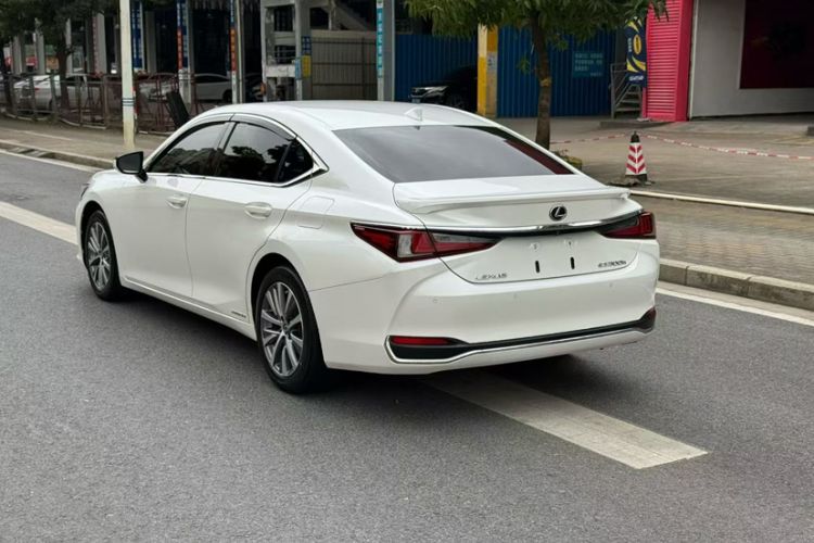 Used Lexus ES 2018 300h Premier Edition China VI Standard
