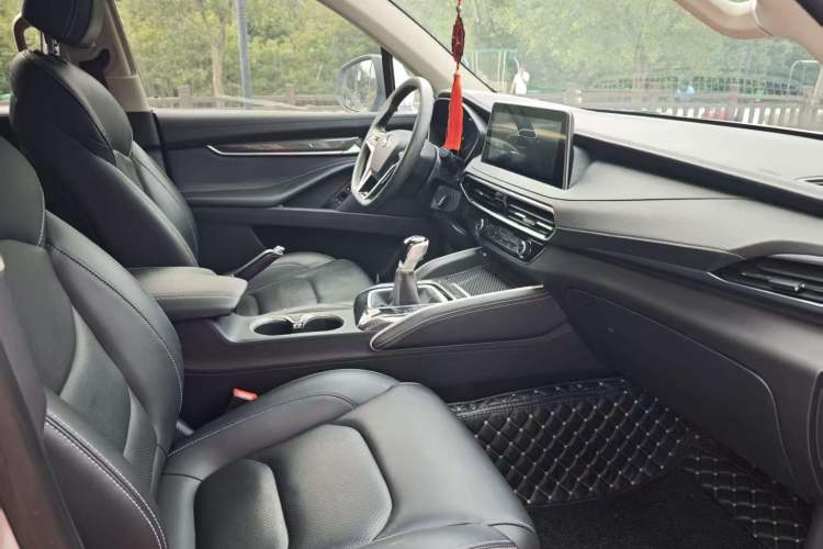 Used SAIC MAXUS D90 2017 2.0T Manual Two-Wheel Drive Mars Base Edition
