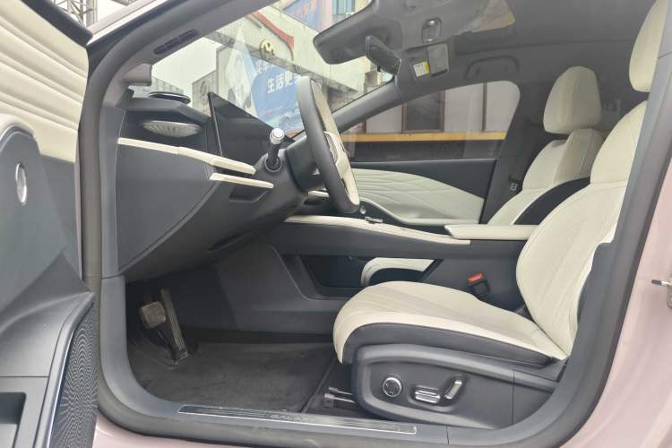 Used Geely Galaxy E8 2024 665 km Range Rear-Drive Starship Long-Range Version
