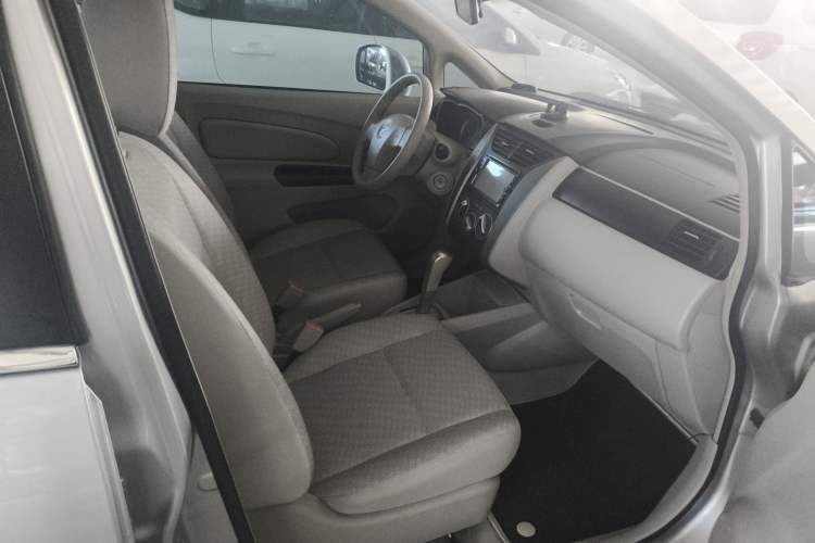 Used Venucia D50 2015 1.6L Automatic Fashion Edition
