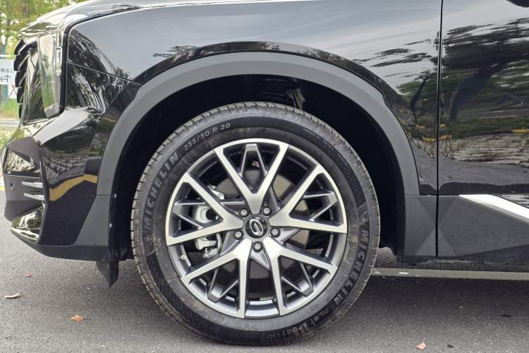 Used GAC Trumpchi GS8 2025 Linghang Series 2.0 TGDI Two-Wheel-Drive Luxury Edition 5 Seats Exterior 4