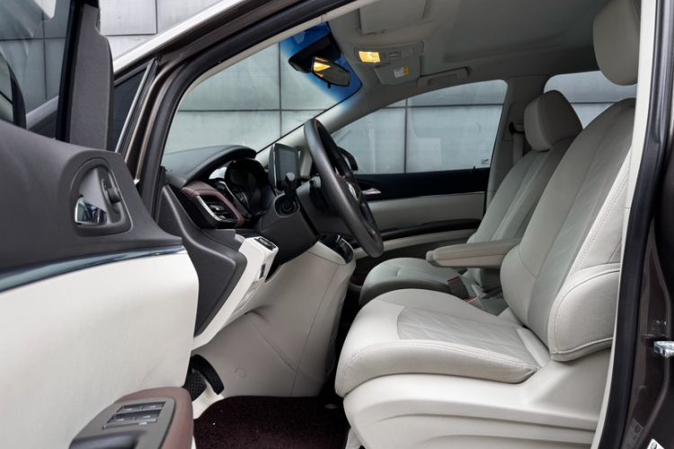 Used Buick GL8 2023 Land Executive Class Comfort Model