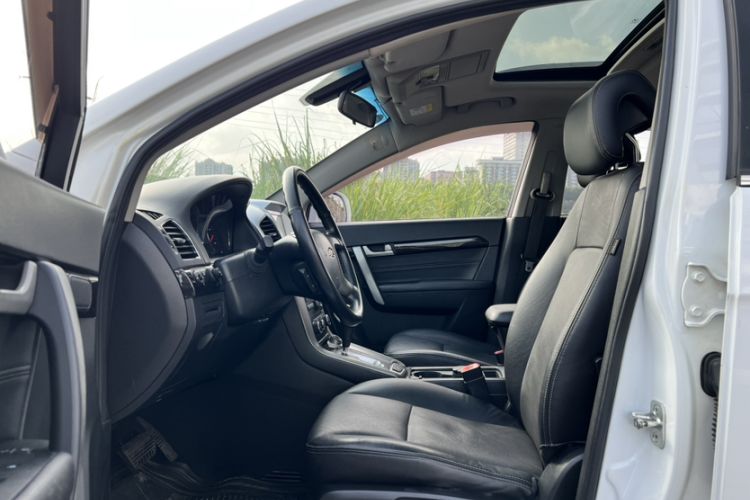 Used Chevrolet Captiva 2015 2.4L 4x4 Flagship Edition 7-Seater