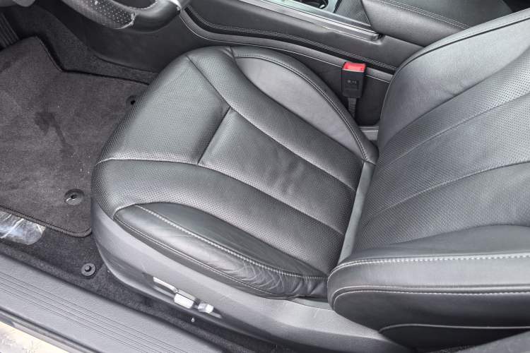 Used Hongqi H5 2022 Classic Model 1.8T Automatic Smart Connect Flagship Edition Interior 4