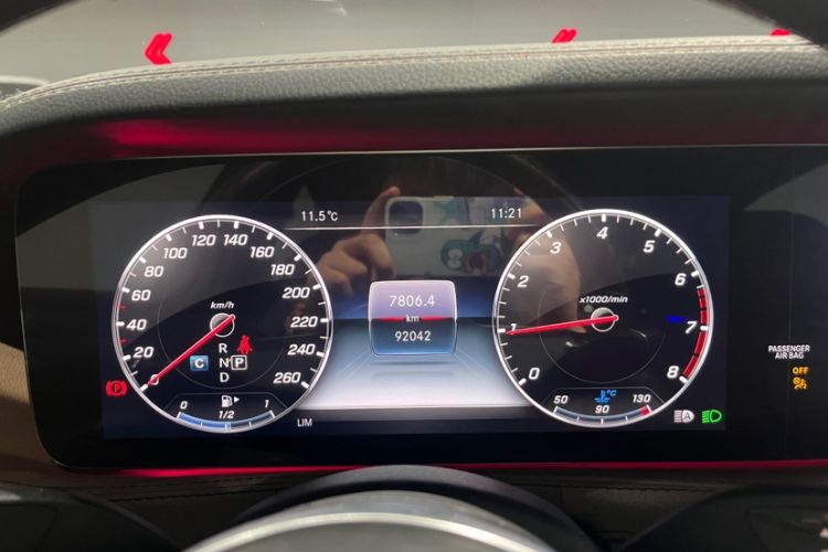 Used Mercedes-Benz Maybach S-Class 2019 S 450 4MATIC Odometer Close Up