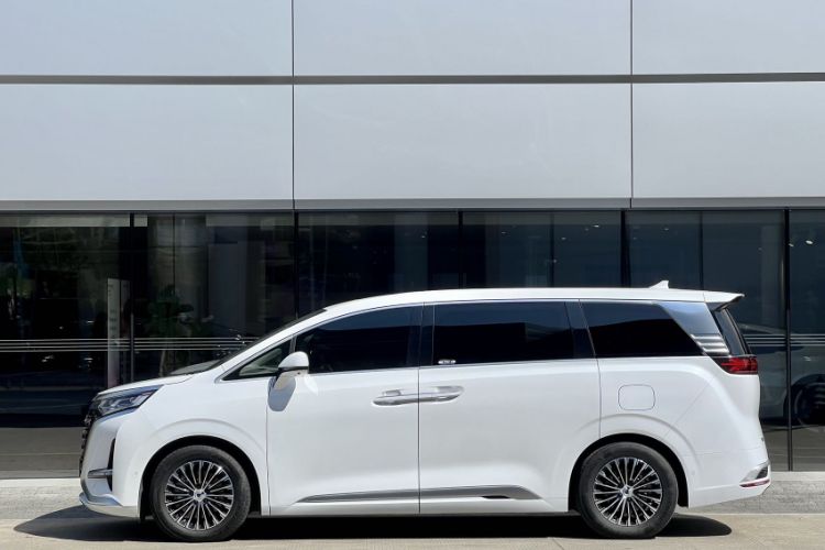 Used Denza D9 2022 DM-i 970 Four-Wheel Drive Flagship Model
