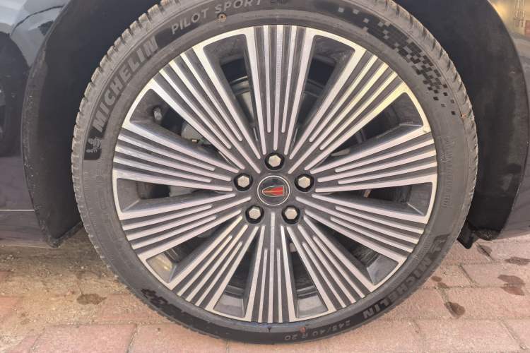 Used Hongqi H9 2025 Model Facelifted 2.0T Two-Wheel Drive Flag-Style Luxury Business Edition, 5 Seats