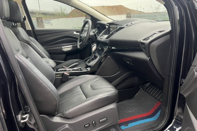 Used Ford Kuga 2015 2.0L GTDi Four-Wheel-Drive Sport Model Interior 5