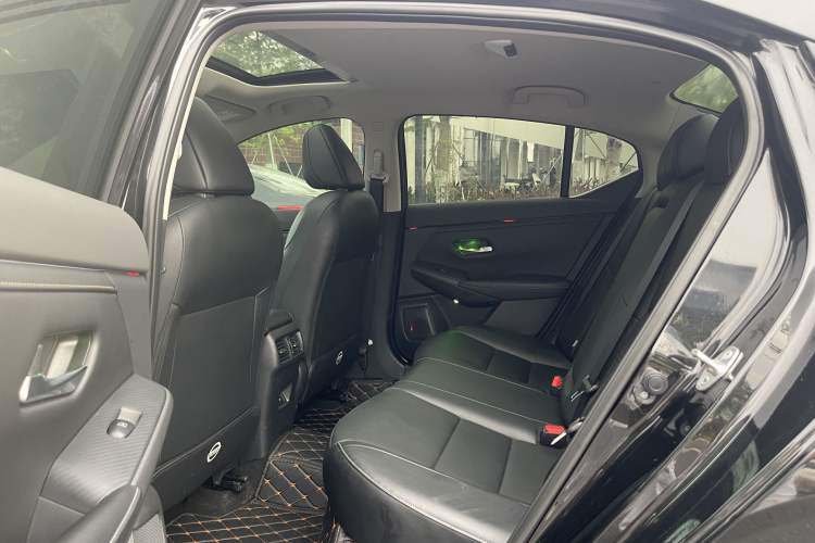 Used Nissan Sylphy 2023 1.6L CVT Black Gold Edition Interior 5