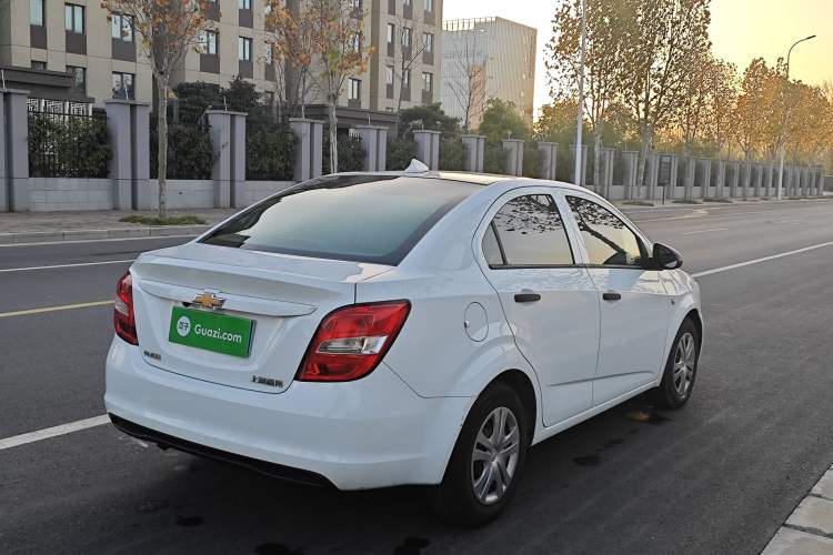 Used Chevrolet Aveo Sonic 2014 Sedan 1.4SL MT Comfort Edition
