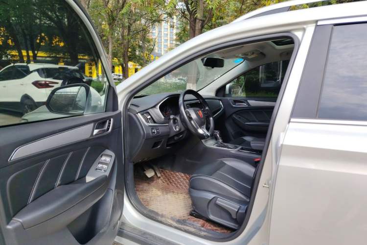 Used Roewe RX5 2020 20T Automatic 4G Connected Million Edition Interior 2