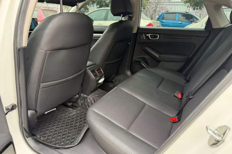 Used Honda Civic 2022 240TURBO CVT Dynamic Edition Interior 3