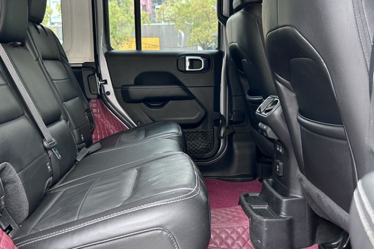 Used Jeep Wrangler 2021 2.0T Sahara Four-Door Edition Interior 1