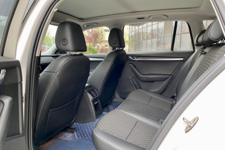 Used Skoda Octavia 2019 TSI280 DSG Luxury Edition Station Wagon China VI Standard Interior 1