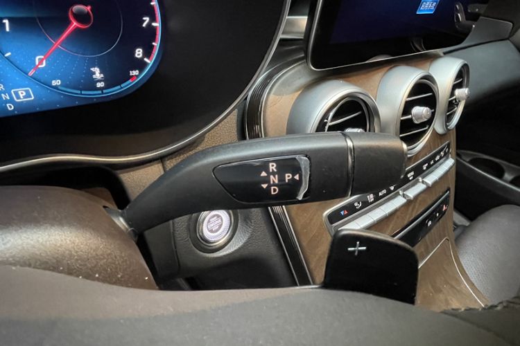 Used Mercedes-Benz GLC 2022 Facelifted GLC 300 L 4MATIC Luxury Edition Gear Lever