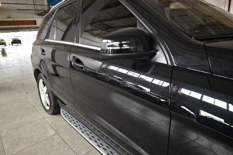 Used Mercedes-Benz M-Class 2014 ML 400 4MATIC Luxury Model Exterior 5