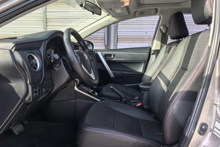 Used Toyota Corolla 2017 Revised Dual-Engine 1.8L E-CVT Leading Edition
