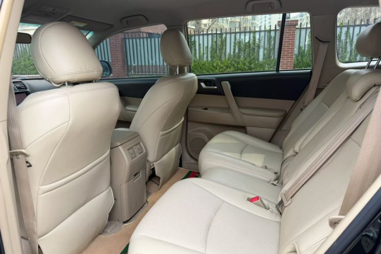 Used Toyota Highlander 2012 2.7L 2WD 5-Seater Elite Edition Interior 1