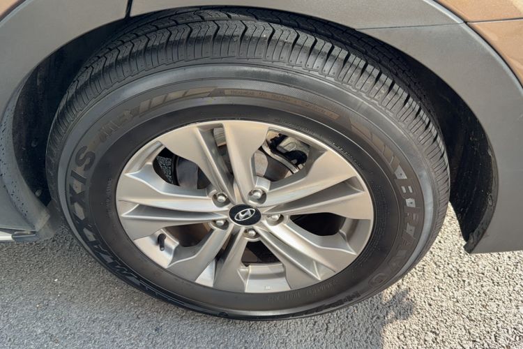 Used Hyundai Santa Fe 2013 2.4L Automatic Two-Wheel Drive Smart Version