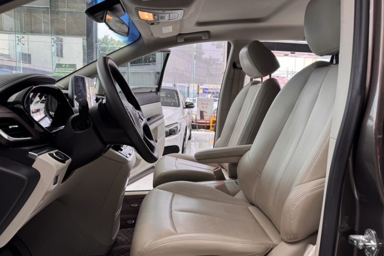 Used Buick GL8 2023 Land Executive Class Smart Enjoyment Model
