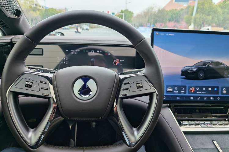 Used Denza Z9 2024 1100 km Four-Wheel Drive Max Version
