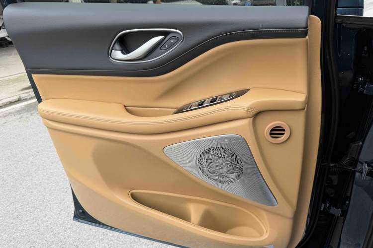 Used VOYAH Dream 2025 PHEV Four-Wheel-Drive Flagship Version – Qiankun Edition Interior 3