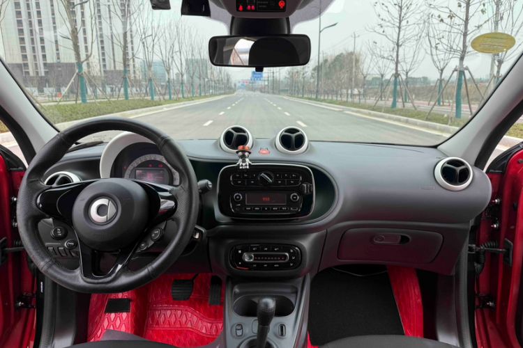 Used smart forfour 2016 1.0L 52 kW Dynamic Edition
