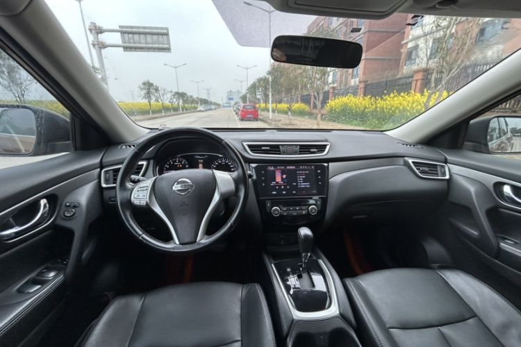 Used Nissan X-Trail 2015 2.0L CVT Comfort MAX Edition 2WD Interior 4