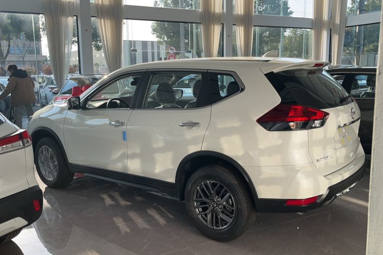 Used Nissan X-Trail 2025 Honor 2.0L Two-Wheel Drive Genuine Edition Exterior 5