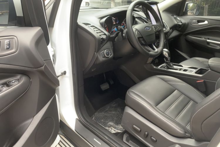 Used Ford Kuga 2019 EcoBoost 180 Two-Wheel-Drive Titanium Plus Model China VI Standard Interior 5