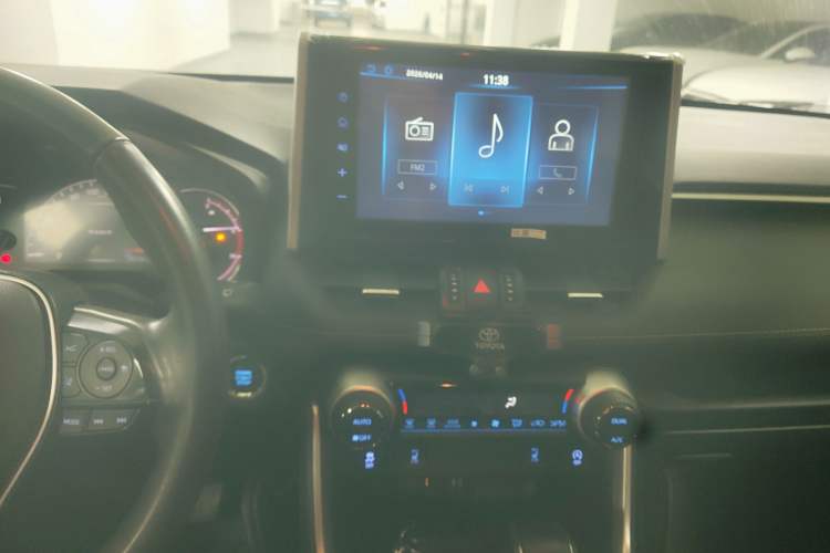 Used Toyota RAV4 2020 2.0L CVT Two-Wheel Drive Fashion PLUS Edition Interior 3