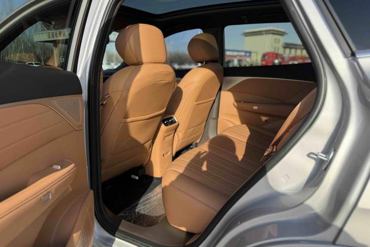 Used Dongfeng Aeolus L8 2025 Model 185KM Ideal Edition
