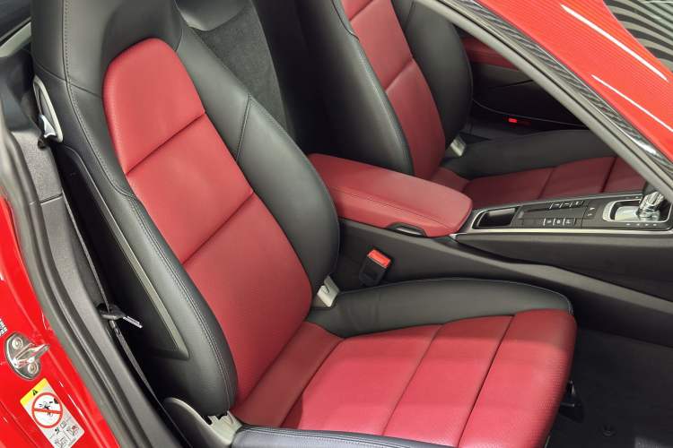 Used Porsche 718 2020 Cayman 2.0T Interior 7