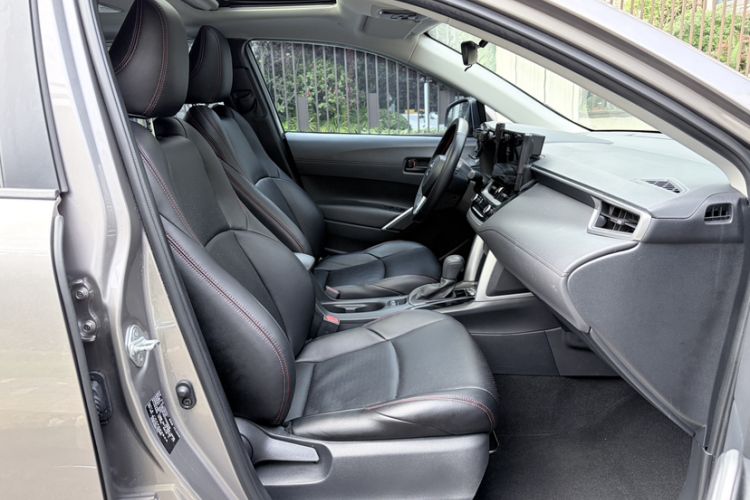 Used Toyota FRONTLANDER 2023 2.0L CVT Leading Edition Right Front Seat