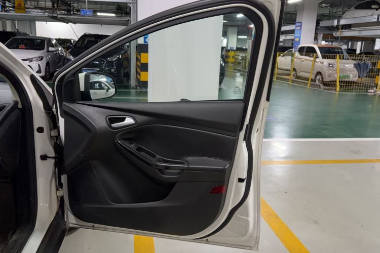 Used Ford Focus 2018 Two-Door Classic EcoBoost 125 Manual - Supercharged Style SmartDrive Edition
