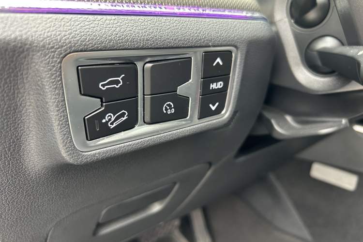 Used Hongqi HS5 2022 Revised Version 2.0T Smart Connect Flagship Edition
