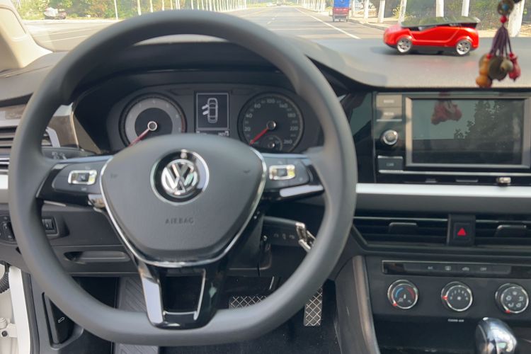Used Volkswagen Lavida 2019 1.5L Automatic Comfort Edition China VI Standard Center Console