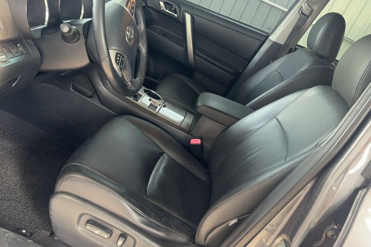 Used Toyota Highlander 2012 2.7L Two-Wheel Drive 7-Seater Luxury Edition
