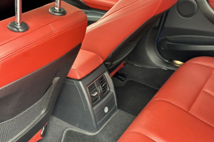 Used BMW 3 Series 2019 320i M Sport Package Interior 7